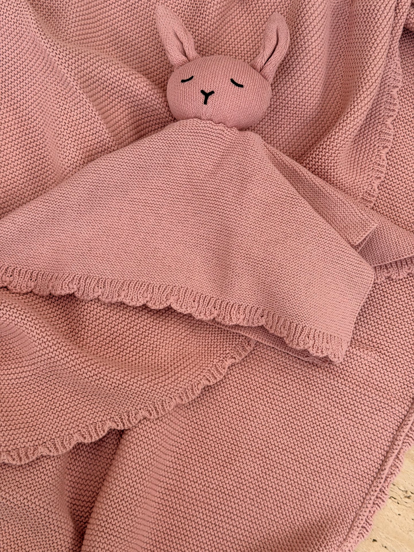Personalised dusty pink knit baby blanket with matching bunny comforter and embroidered name — baby girl gift Dubai UAE
